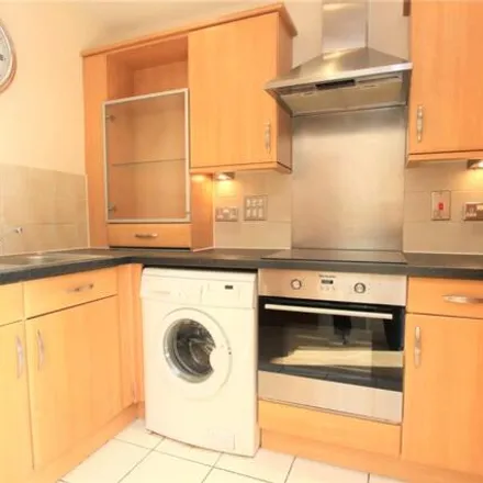 Image 3 - Riverside House, Simmonds Street, Reading, RG1 6QF, United Kingdom - Room for rent