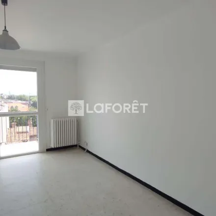 Image 6 - 8 Place de la Loge, 66000 Perpignan, France - Apartment for rent