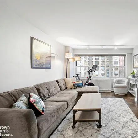 Image 2 - 301 EAST 75TH STREET 5E in New York - Apartment for sale