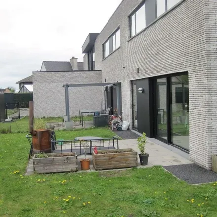 Rent this 3 bed apartment on Asper Vlienderweg in Veldstraat, 9890 Asper