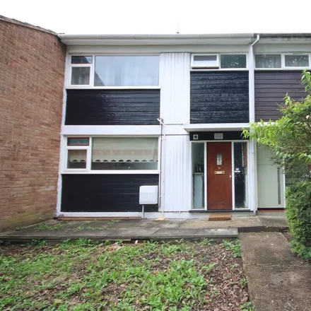 Rent this 3 bed townhouse on Symonds Green Lane in Stevenage, SG1 2LF