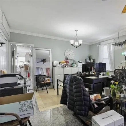 Image 4 - 1997 Gildersleeve Avenue, New York, NY 10473, USA - House for sale