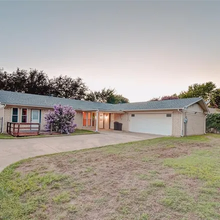 Image 3 - 304 Lansford Court, Benbrook, TX 76126, USA - House for sale