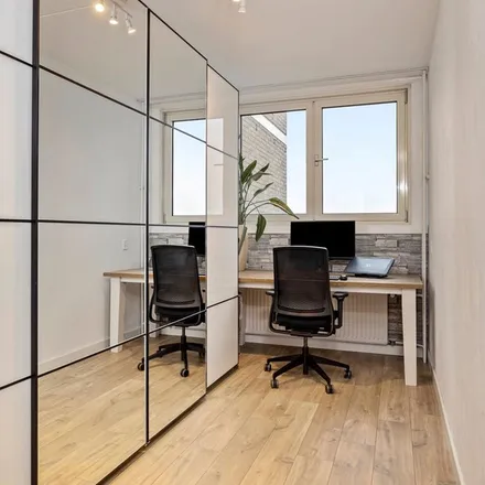 Rent this 3 bed apartment on Heutinkstraat 1 in 7535 AX Enschede, Netherlands