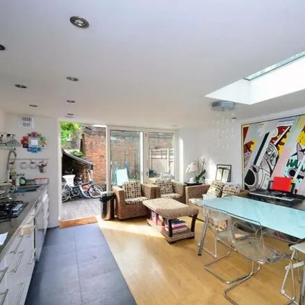 Buy this 3 bed townhouse on Rawstorne Street in Londres, London