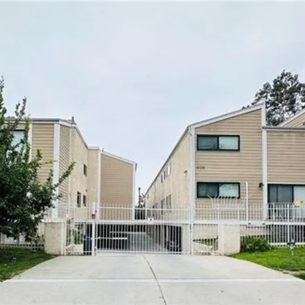 Rent this 2 bed townhouse on 4161 Inglewood Boulevard in Los Angeles, CA 90066
