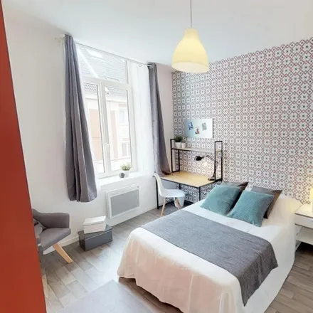 Rent this 4 bed room on 69 Rue de Wazemmes in 59046 Lille, France