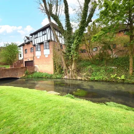 Rent this 2 bed apartment on Bassetsbury Lane in High Wycombe, HP11 1WS