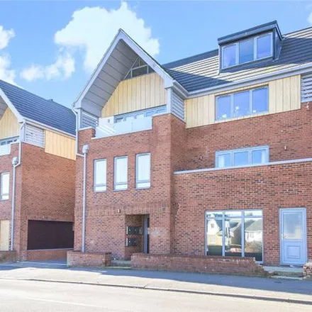 Rent this 2 bed apartment on Chaldon Road in Caterham on the Hill, CR3 5PL
