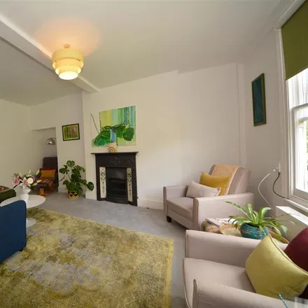 Rent this 3 bed apartment on 27 Kings Avenue in London, N10 1PA
