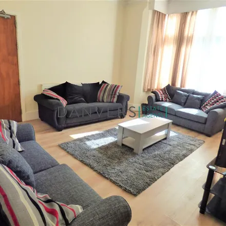 Rent this 8 bed apartment on Narborough Road in Leicester, LE3 2FR