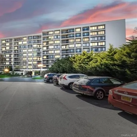 Buy this 2 bed condo on 544 High Point Drive in Greenburgh, NY 10530