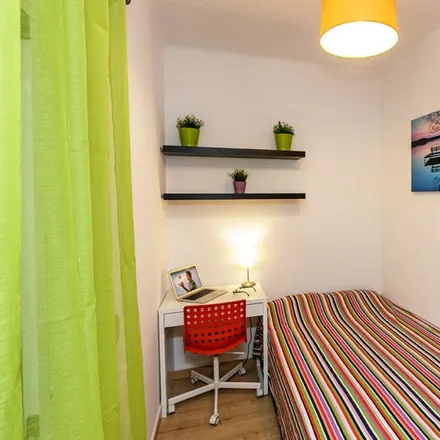 Rent this 4 bed room on Carrer del Pintor Casas in 08001 Barcelona, Spain