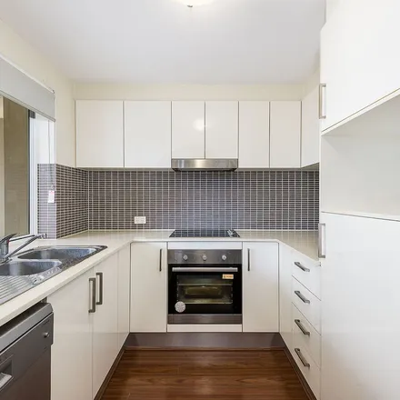 Image 5 - 7 Selborne Street, Mount Gravatt East QLD 4122, Australia - Apartment for rent