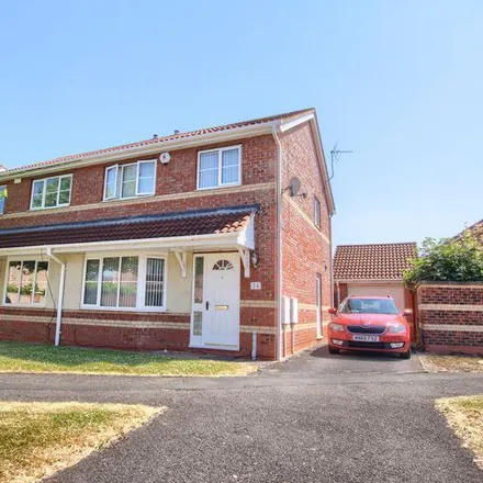 Rent this 3 bed duplex on Springhill Grove in Ingleby Barwick, TS17 0XH
