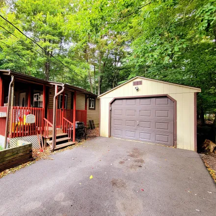 Buy this 3 bed house on 1992 Horseshoe Bend in Coolbaugh Township, PA 18466