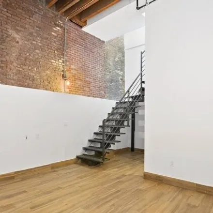 Image 4 - 139 North 10th Street, New York, NY 11249, USA - House for rent