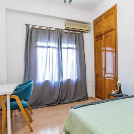 Rent this 5 bed room on Carrer de l'Amistat in 1, 46021 Valencia