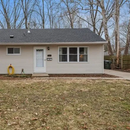 Buy this 3 bed house on 1205 East Pennsylvania Avenue in Urbana, IL 61801