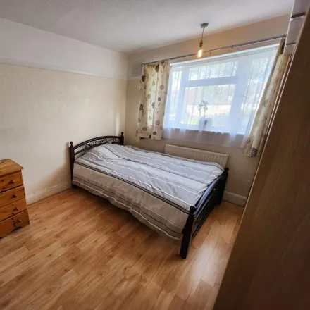 Rent this 3 bed townhouse on Longhill Road in London, SE6 1TU