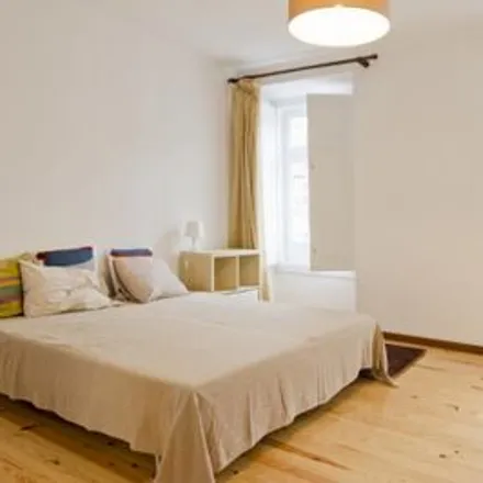 Rent this 6 bed room on Rua Filipe da Mata