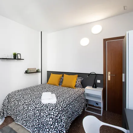 Rent this 4 bed room on Carrer de Casp in 98, 08010 Barcelona