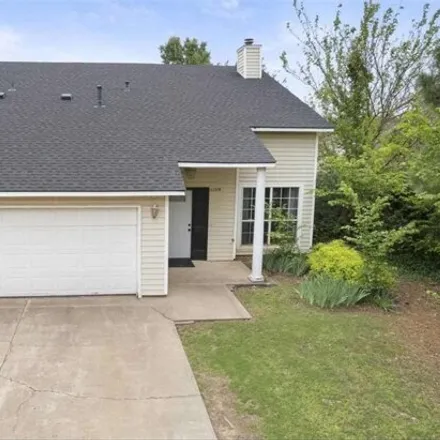 Rent this 3 bed house on 284 Post Oak Drive in Stillwater, OK 74075