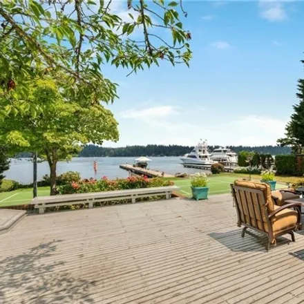 Image 4 - South Parking Lot, Southeast 26th Street, Mercer Island, WA 98040, USA - House for sale