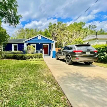 Rent this 3 bed house on 1428 E Powhatan Ave in Tampa, Florida
