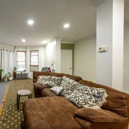 Image 5 - 765 East 224th Street, New York, NY 10466, USA - House for sale