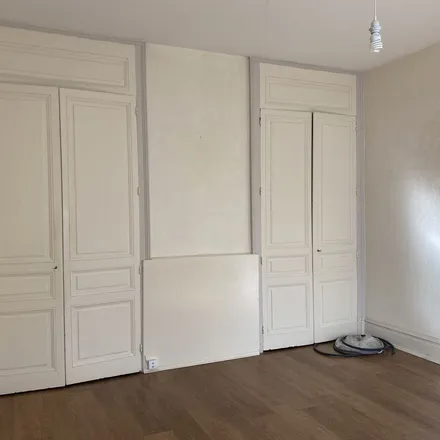 Rent this 6 bed apartment on 36 Rue de la Déliade in 87100 Limoges, France