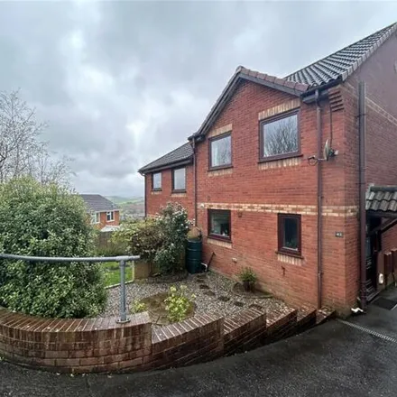 Rent this 3 bed duplex on Avranches Avenue in Crediton, EX17 2HB