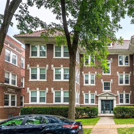 Rent this 3 bed condo on 6331 Southwood Avenue in Clayton, MO 63105