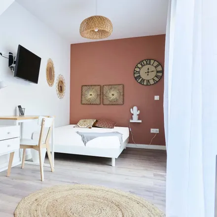 Rent this 5 bed room on 8 Rue de la Bassée in 59037 Lille, France