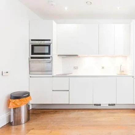 Rent this studio apartment on 157-163 Gray's Inn Road in London, WC1X 8UE