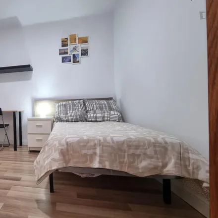 Rent this 4 bed room on Farmàcia Aranda Guerra in Eva, Carrer d'Escòcia