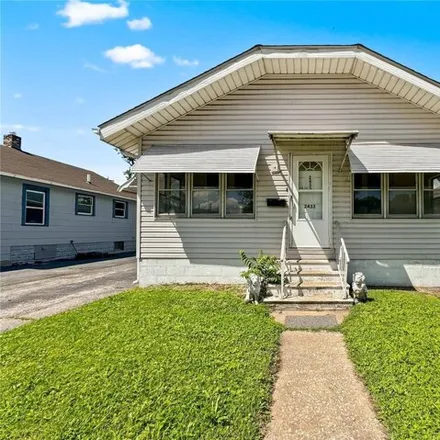 Buy this 2 bed house on 2459 Hodges Avenue in Granite City, IL 62040