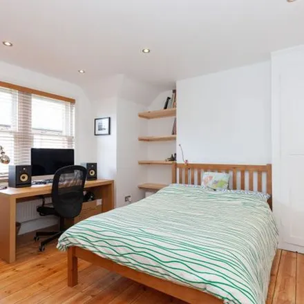 Rent this 3 bed duplex on 75 Plantation Road in Walton Manor, Oxford