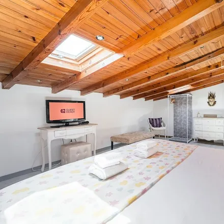 Rent this 2 bed house on 4405-789 Distrito de Leiria