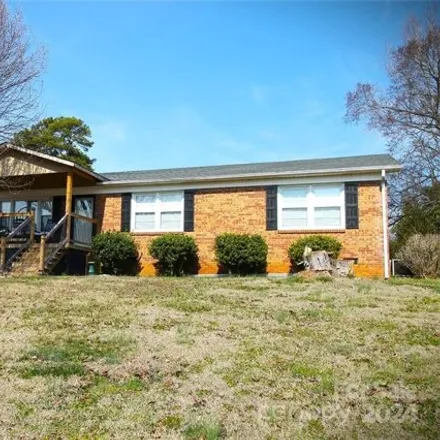 Buy this 3 bed house on 699 Castlewood Drive in South Gastonia, NC 28056