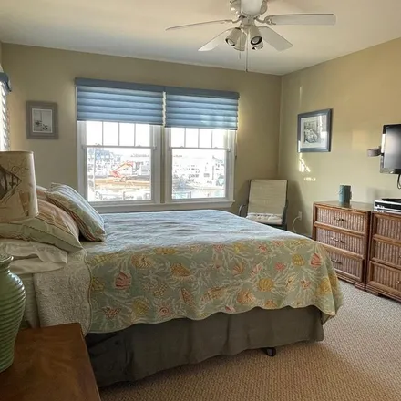 Rent this 4 bed apartment on 407 Pearl Street in Beach Haven, NJ 08008