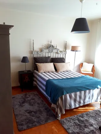 Rent this 4 bed room on Rua de Angola in 4445-635 Ermesinde, Portugal