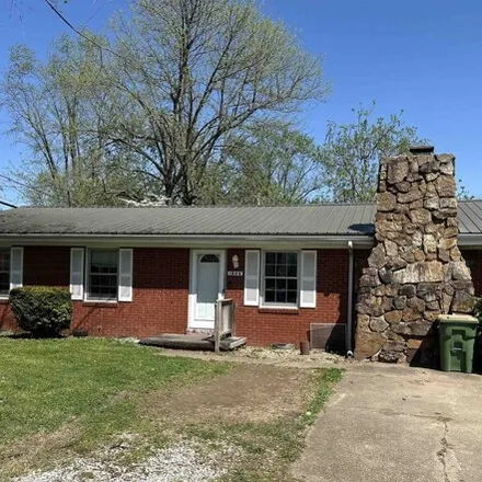 Buy this 3 bed house on 1886 Country Drive in Henderson, KY 42420