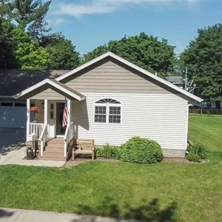 Buy this 3 bed house on 1413 River Street in Iowa Falls, IA 50126