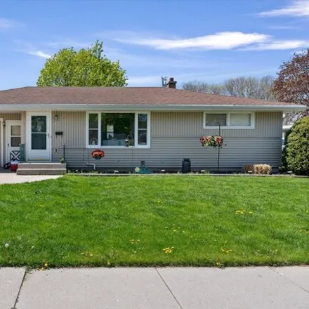 Buy this 2 bed house on 1830 North 26th Street in Sheboygan, WI 53081