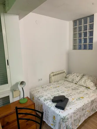 Rent this 4 bed apartment on Carrer de Polo y Peyrolón in 16, 46021 Valencia