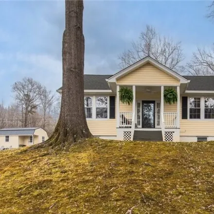 Buy this 4 bed house on 1033 Edmunds Street in Farmville, VA 23901