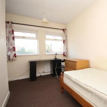 Image 7 - 29 Templars' Fields, Coventry, CV4 8FR, United Kingdom - Townhouse for rent