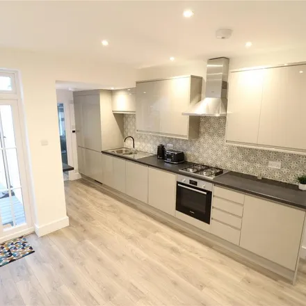 Image 3 - 16 Nevill Grove, North Watford, WD24 5EA, United Kingdom - Townhouse for rent
