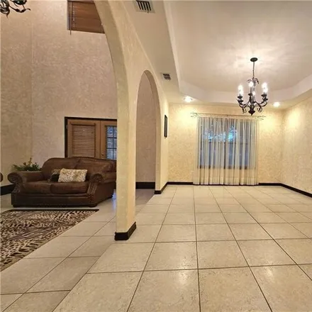 Image 3 - 2144 Sabinal Street, Mission, TX 78572, USA - House for sale